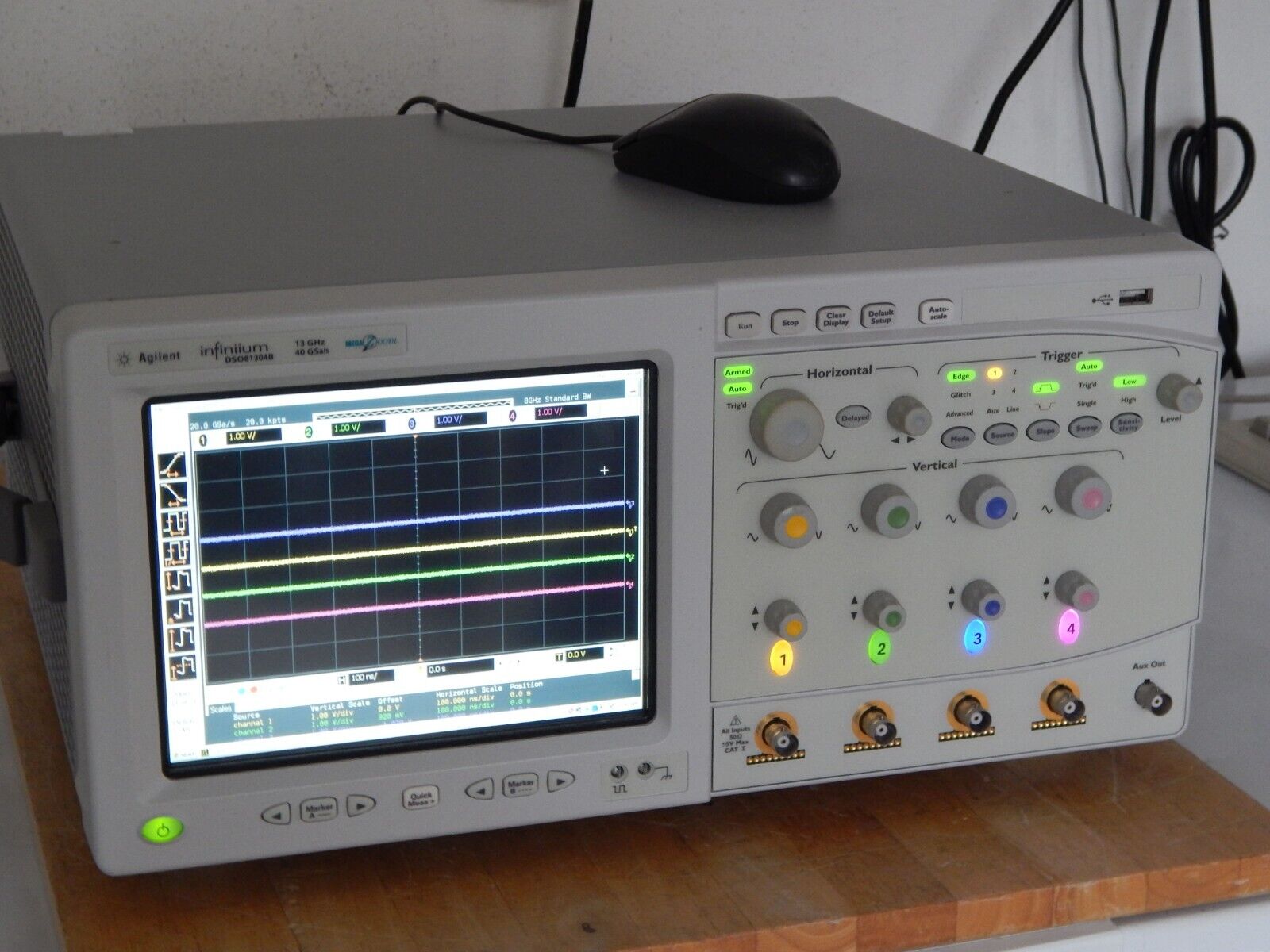 Agilent DSO81304B Digital Signal Oscilloscope 13GHz, 40 GSa/s (DSO81304A) Agilent DSO81304B Digital Signal Oscilloscope 13GHz, 40 GSa/s (DSO81304A)
